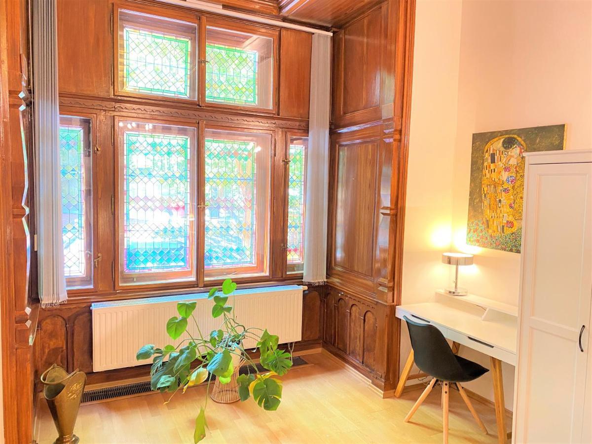 Black Eagle Apartment *