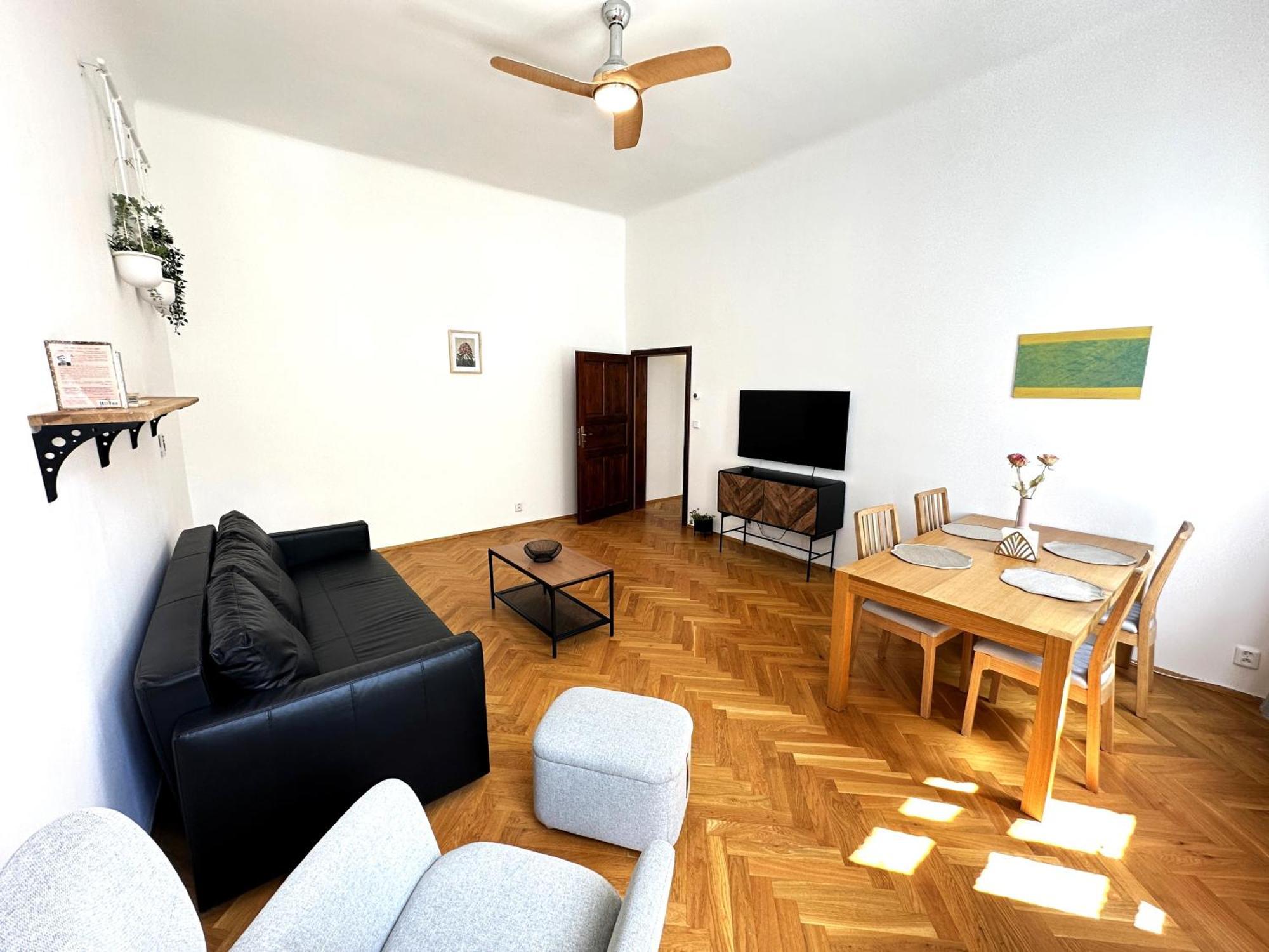 Black Eagle Apartment