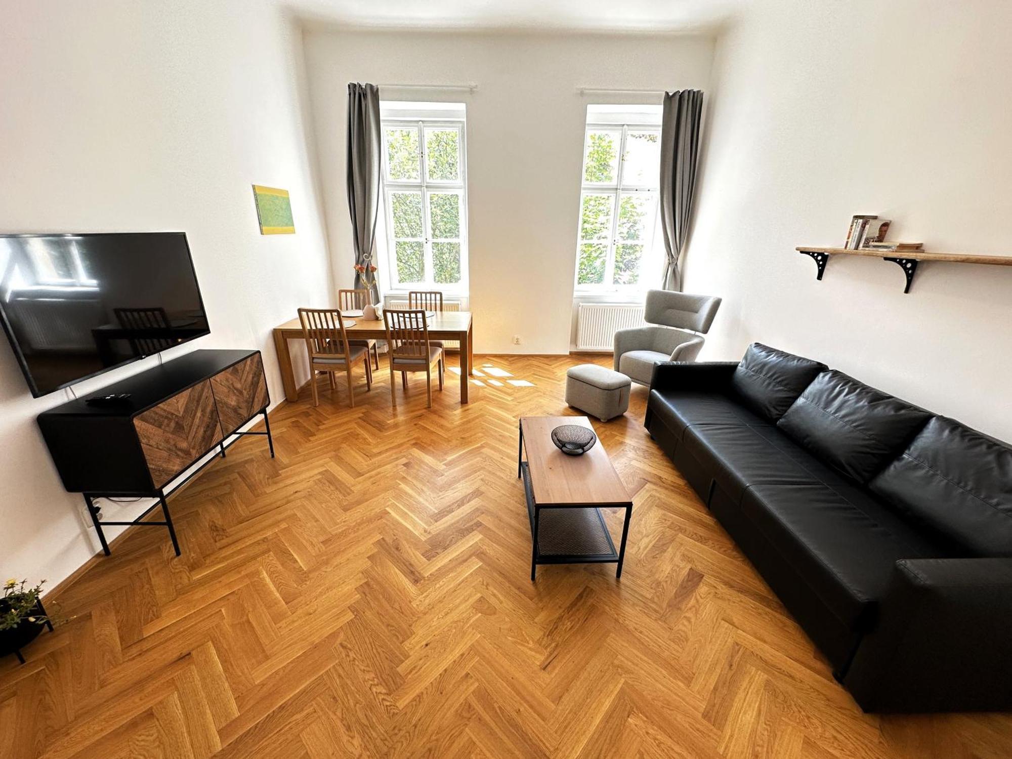 Black Eagle Apartment